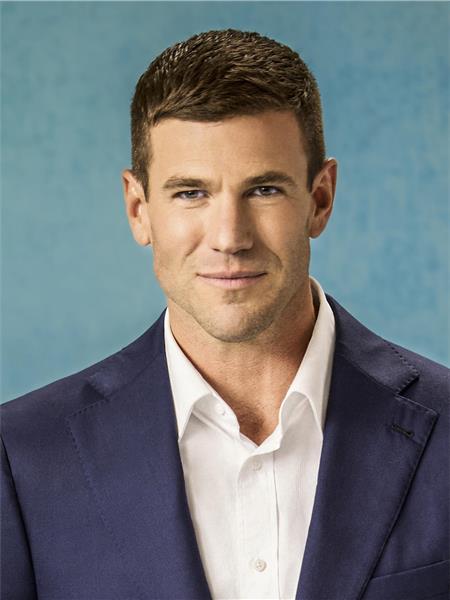 Austin STOWELL